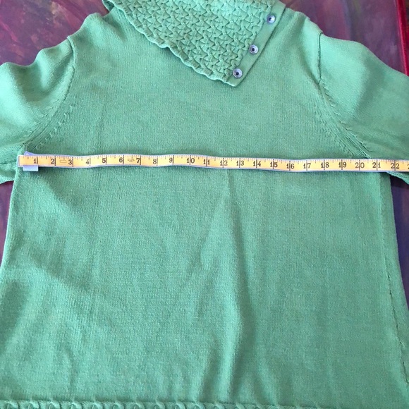 Great green sweater with unique neckline. - Picture 3 of 4